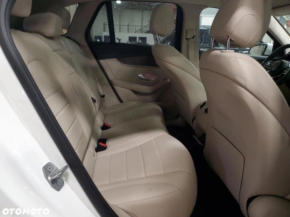 Mercedes-Benz GLC 300 4Matic 9G-TRONIC - 10