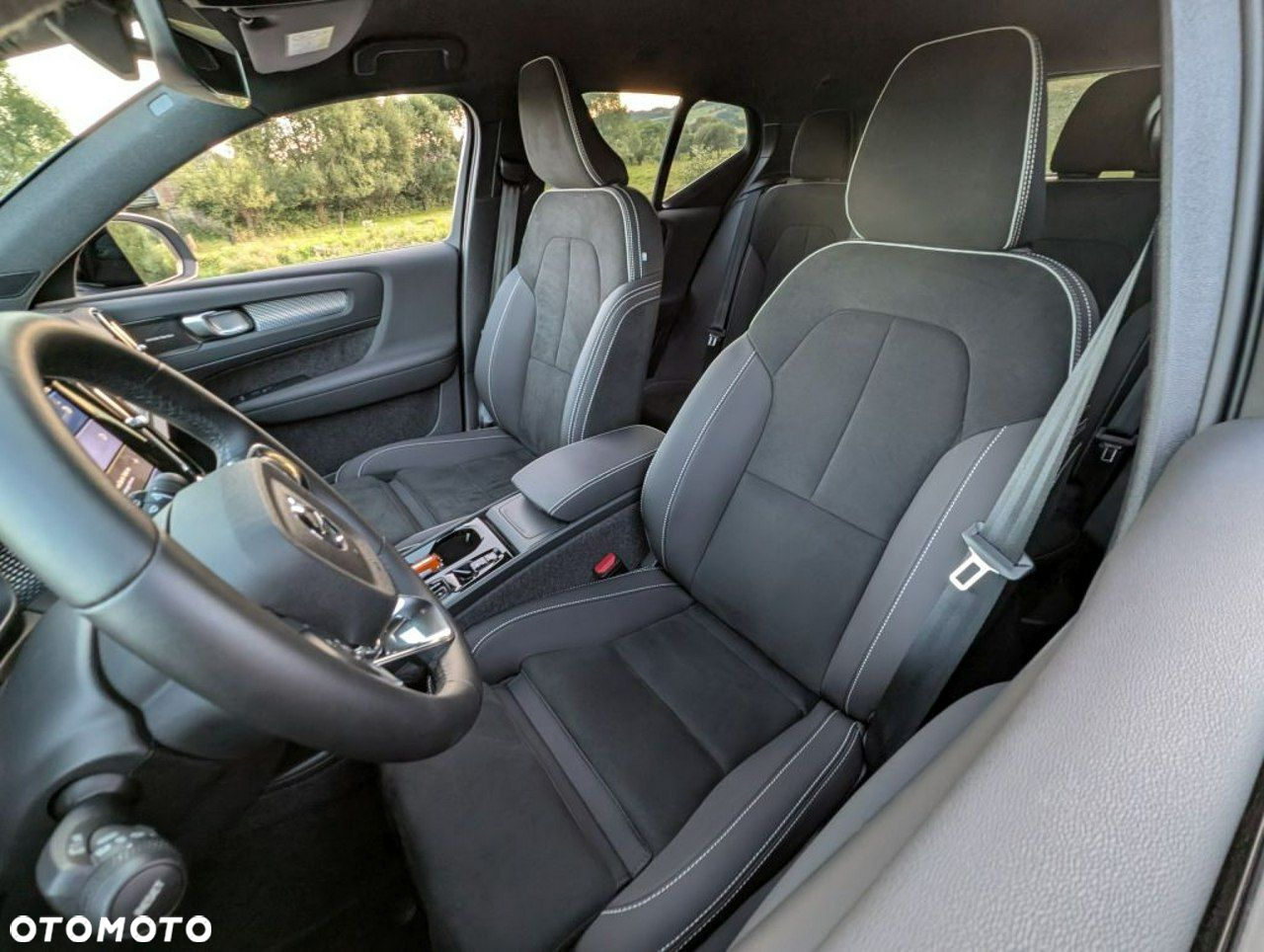 Volvo XC 40 B3 Plus Dark - 14