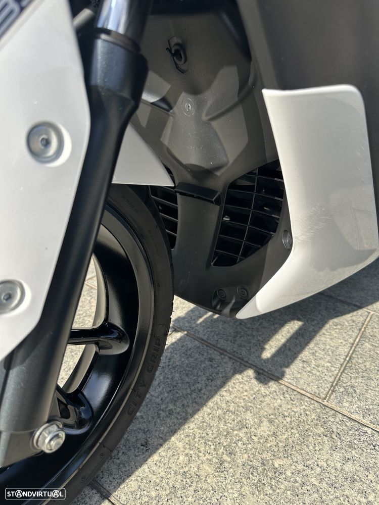 Yamaha NMAX 125 com Pack Urban - 20