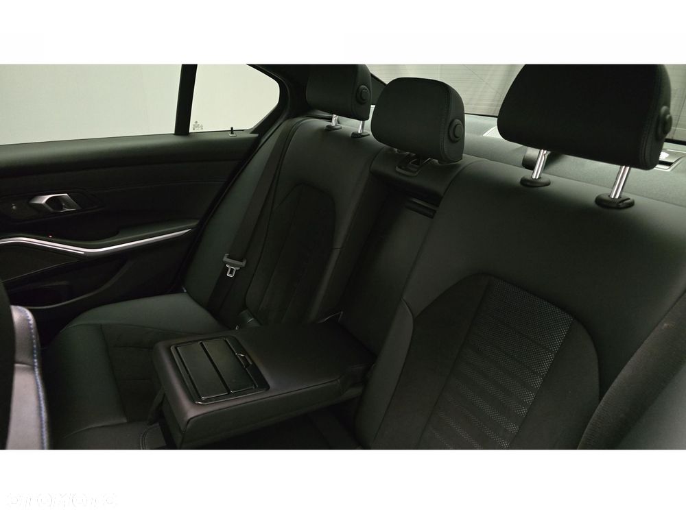 BMW Seria 3 - 23