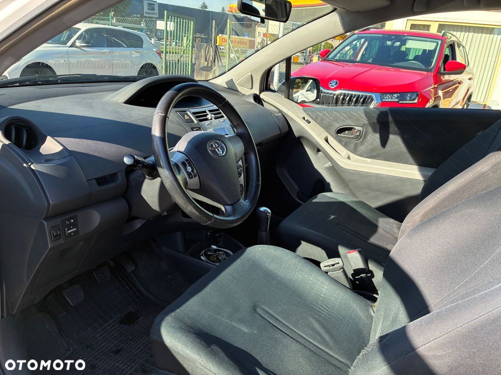 Toyota Yaris - 16