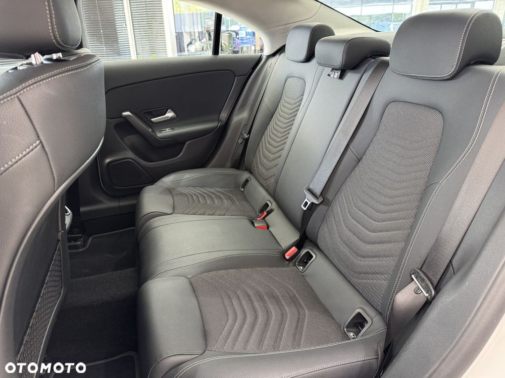 Mercedes-Benz CLA 200 7G-DCT - 13