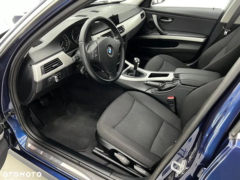 BMW Seria 3 320d - 15