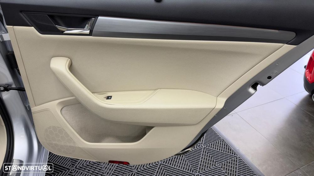 Skoda Superb Break 2.0 TDI Style DSG - 32