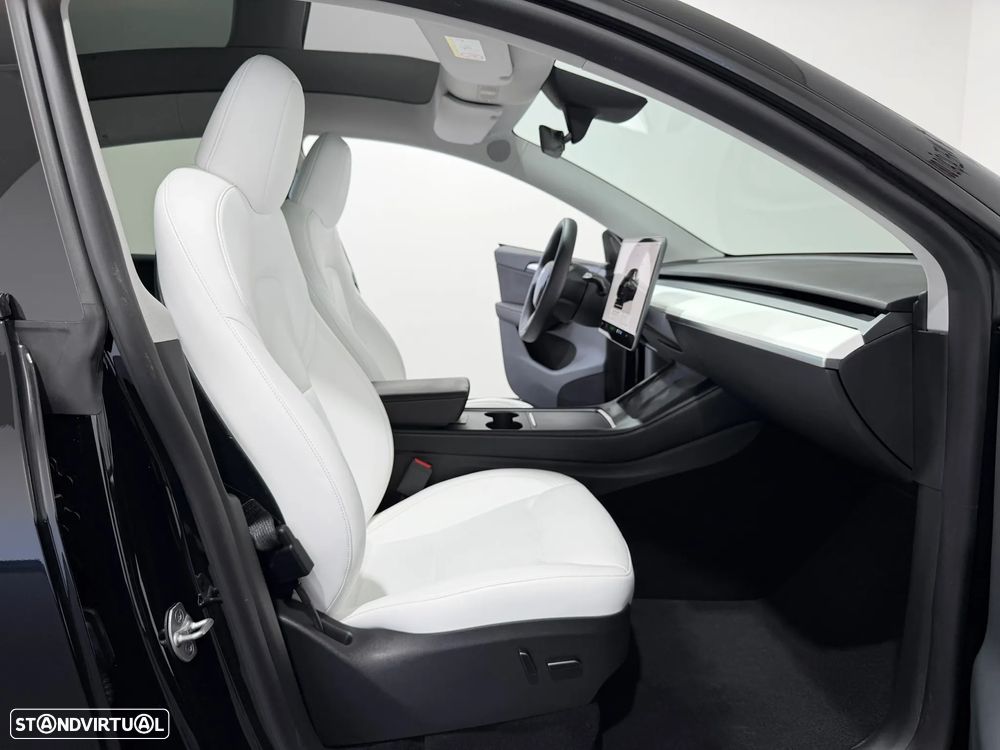 Tesla Model Y Performance Dual Motor AWD - 31