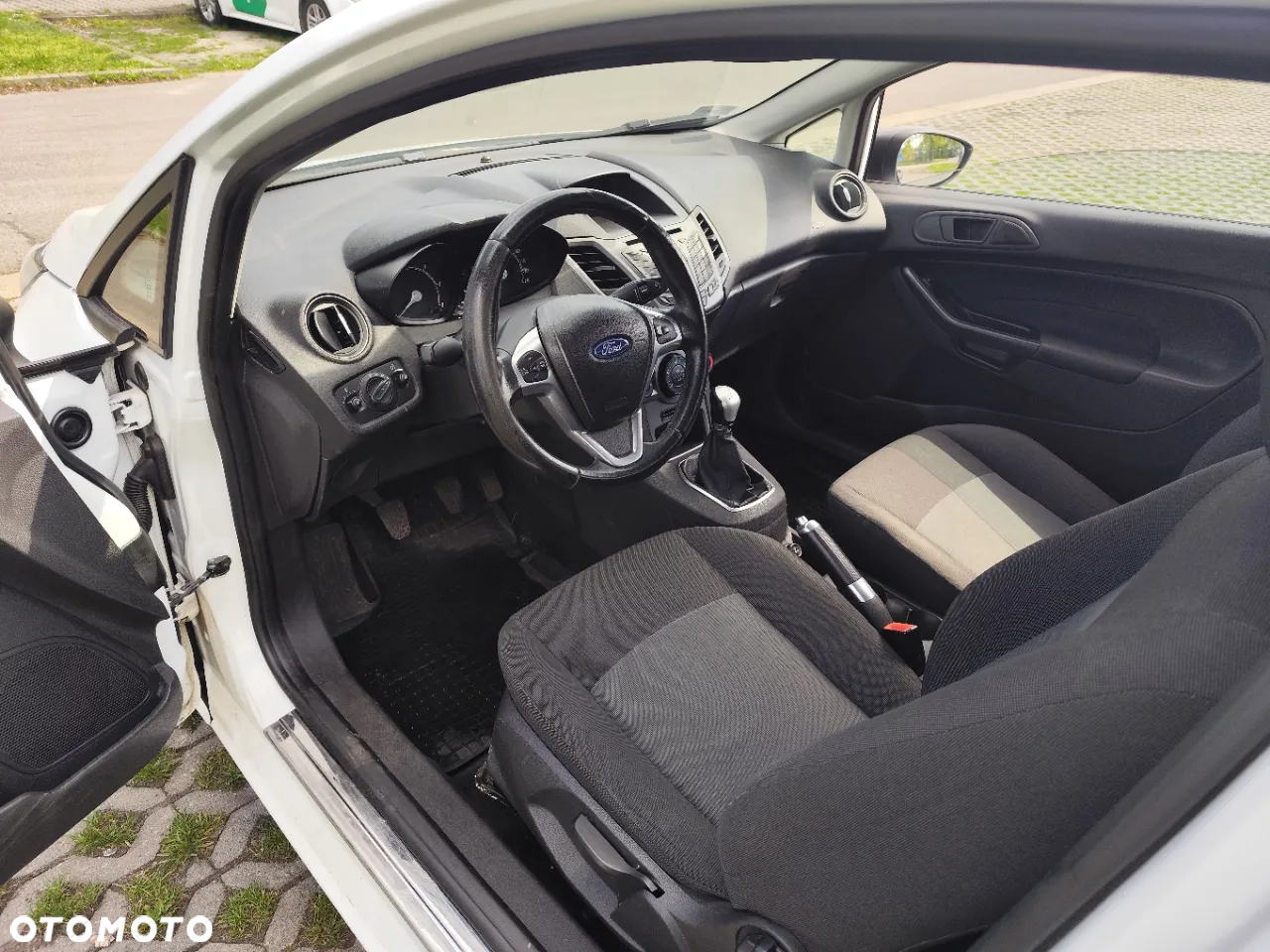 Ford Fiesta 1.5 TDCi Ambiente - 8