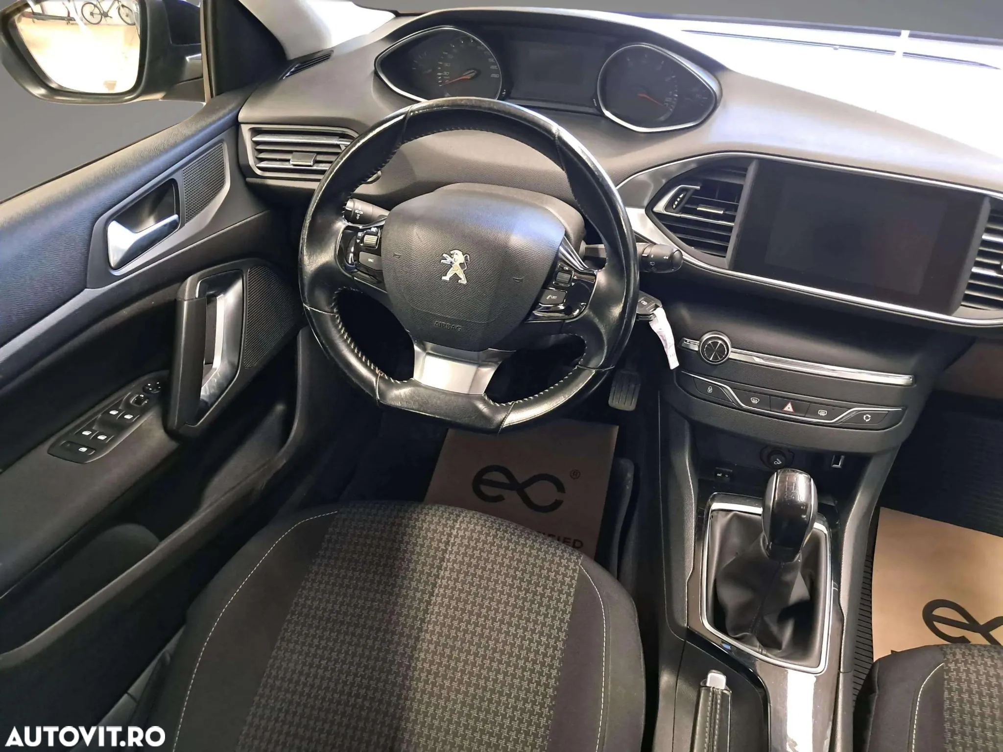 Peugeot 308 1.2 L PureTech Turbo Active - 10