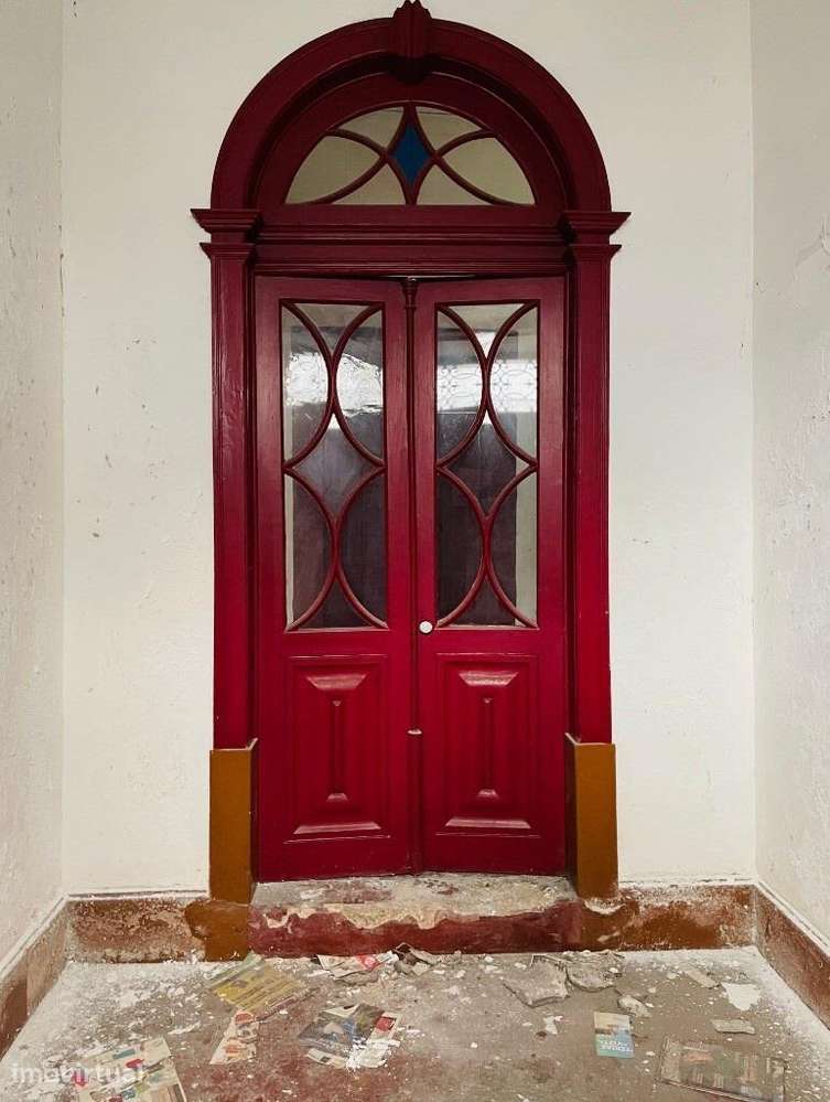 Prédio em zona da Alta - Grande imagem: 4/22