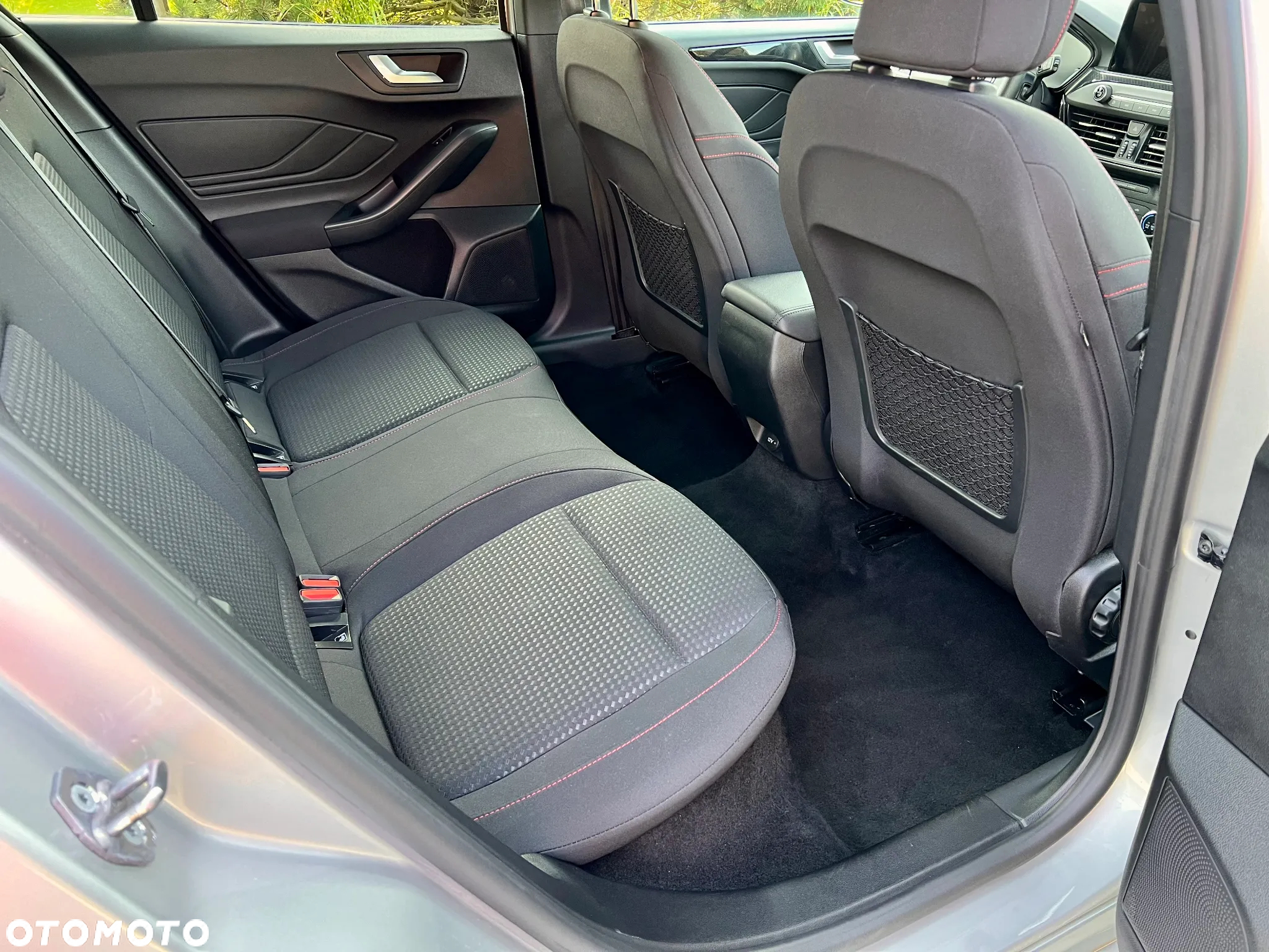 Ford Focus 1.0 EcoBoost Hybrid ST-LINE X - 32