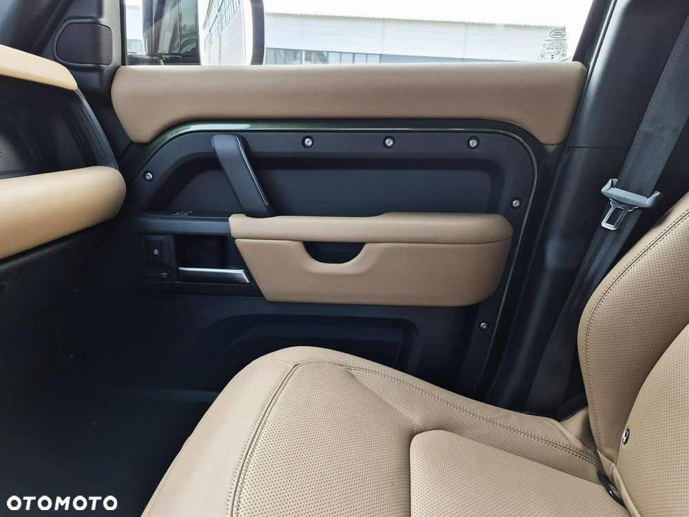 Land Rover Defender - 40