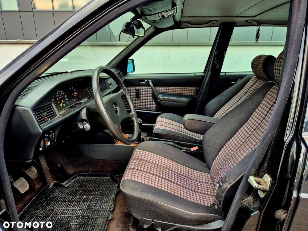 Mercedes-Benz W201 (190) - 18