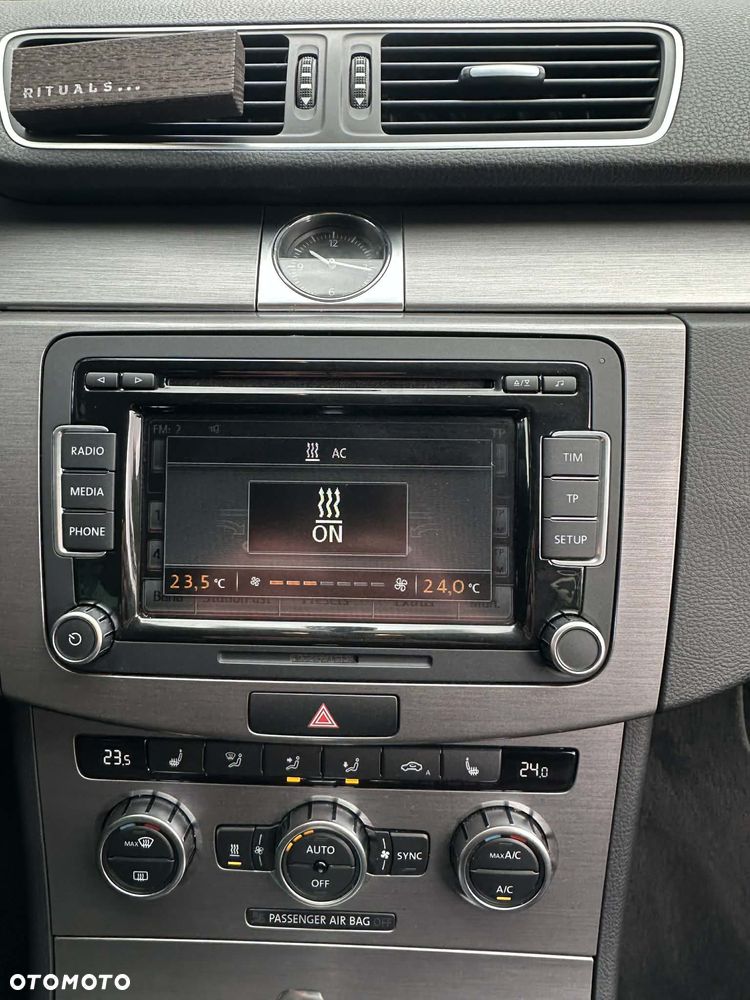 Volkswagen Passat 2.0 TDI 4Motion DSG BlueMotion Tech R-Line - 26