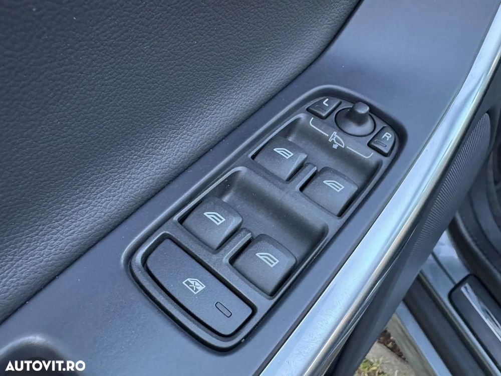 Volvo XC 60 D4 Geartronic Summum - 16