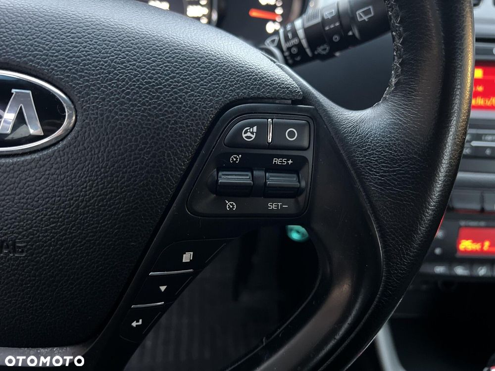 Kia Ceed - 13