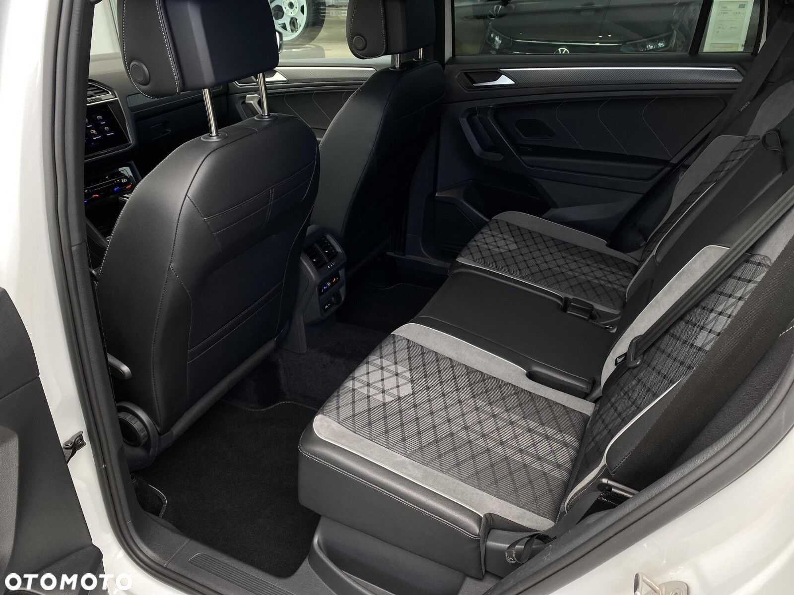 Volkswagen Tiguan Allspace 2.0 TDI 4Mot R-Line DSG - 36