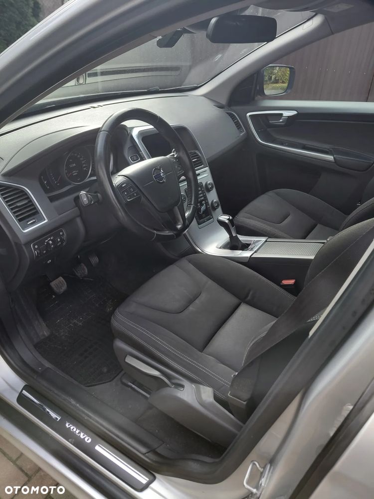 Volvo XC 60 D3 Drive-E Momentum - 6