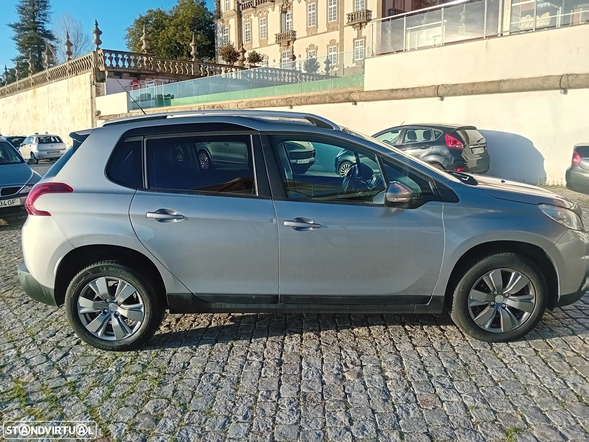 Peugeot 2008 1.6 BlueHDi Style - 19