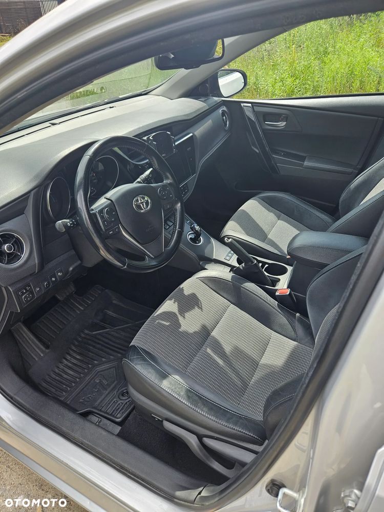 Toyota Auris Hybrid 135 Premium - 11