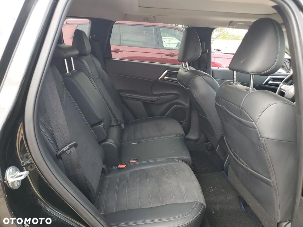 Mitsubishi Outlander - 11