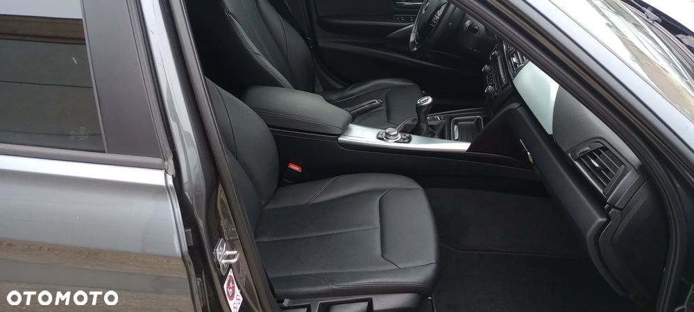 BMW Seria 3 318d DPF Edition Sport - 10