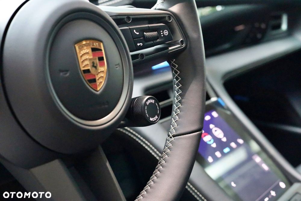 Porsche Taycan - 13