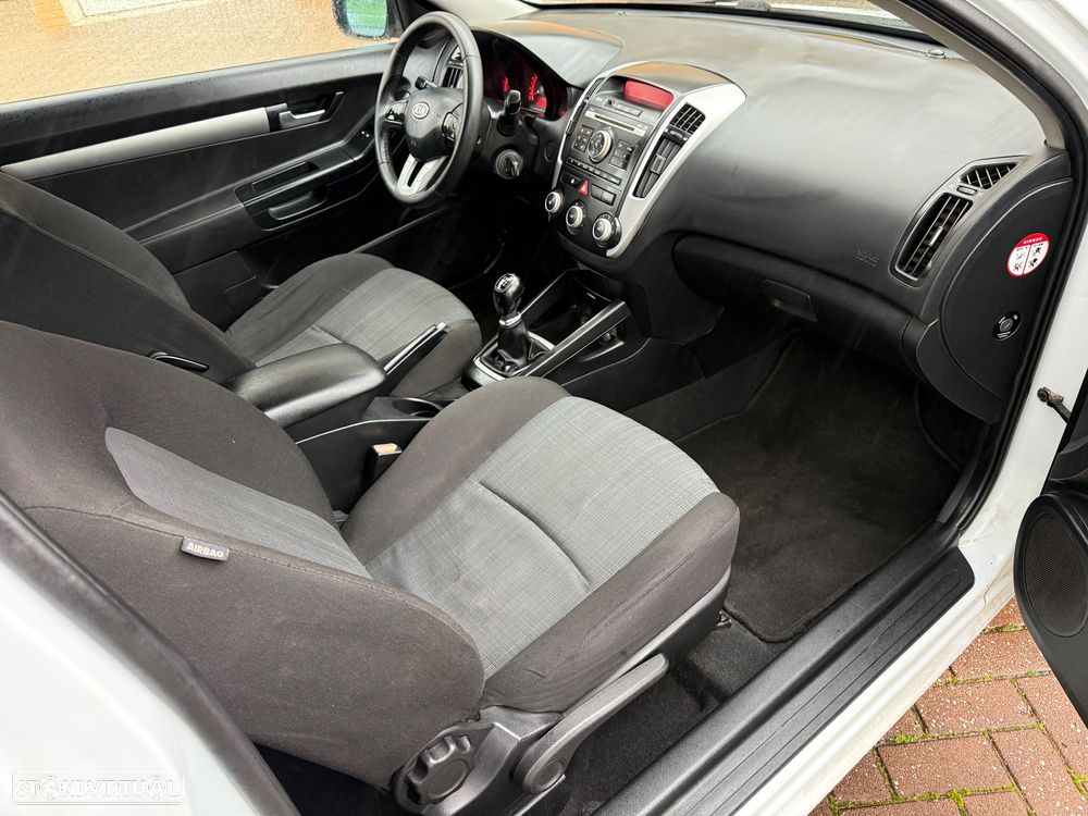 Kia Ceed S Coupé 1.6 CRDi EX - 11