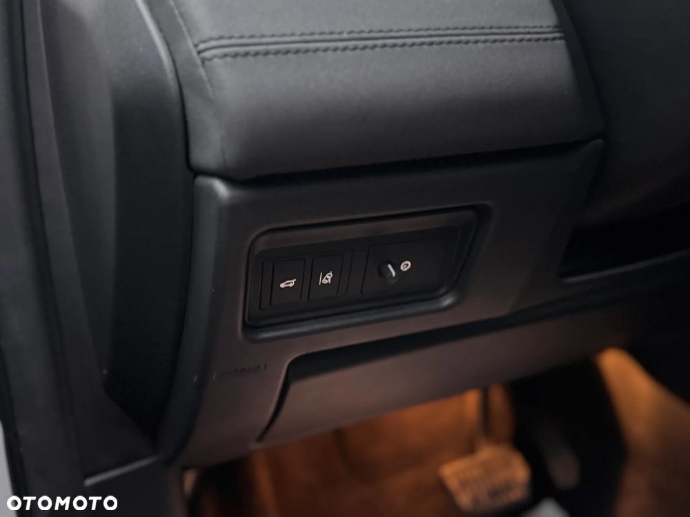 Land Rover Discovery Sport TD4 HSE Luxury - 20