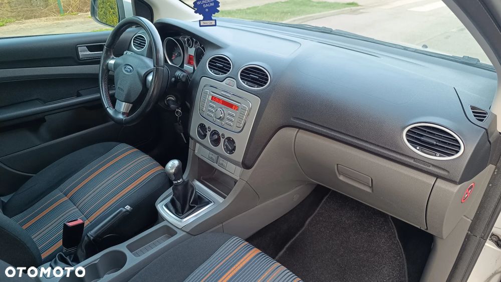 Ford Focus 1.6 16V Style+ - 14