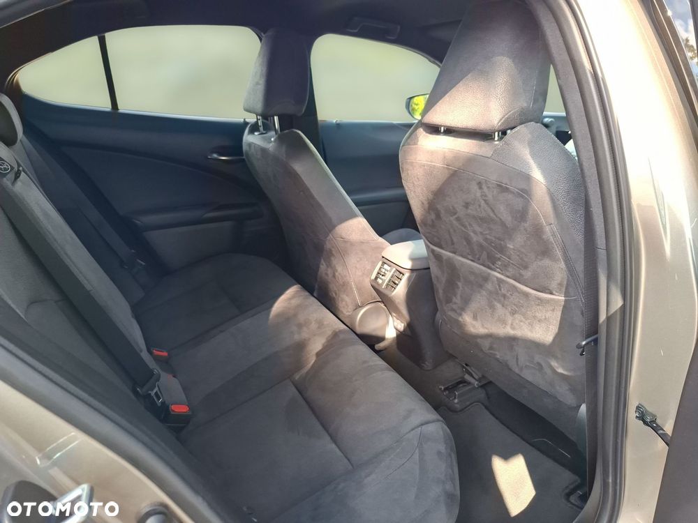 Lexus UX 300h Business - 18