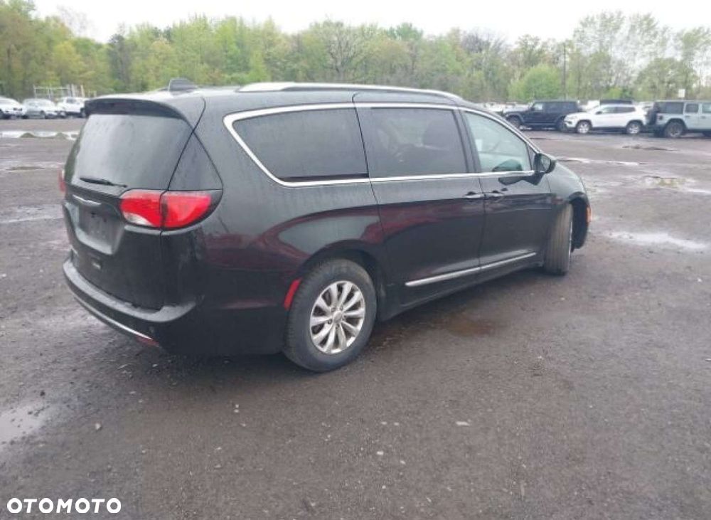Chrysler Pacifica - 9