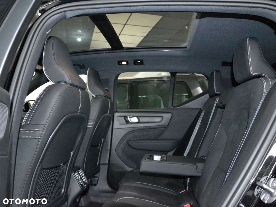 Volvo XC 40 B4 Ultra Black Edition - 16