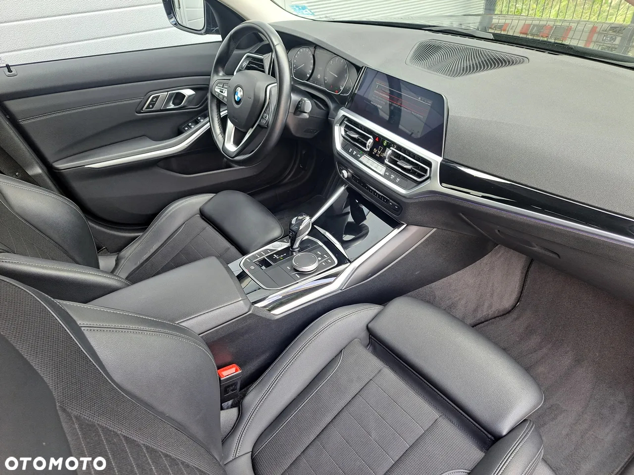 BMW Seria 3 318i Sport - 12