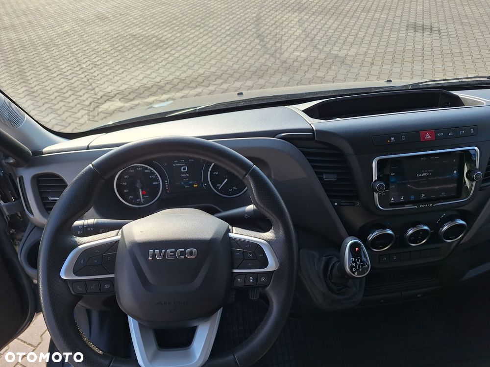 Iveco 35S18 HiMatic furgon 16m blaszak automat FV23% MAXI - 14
