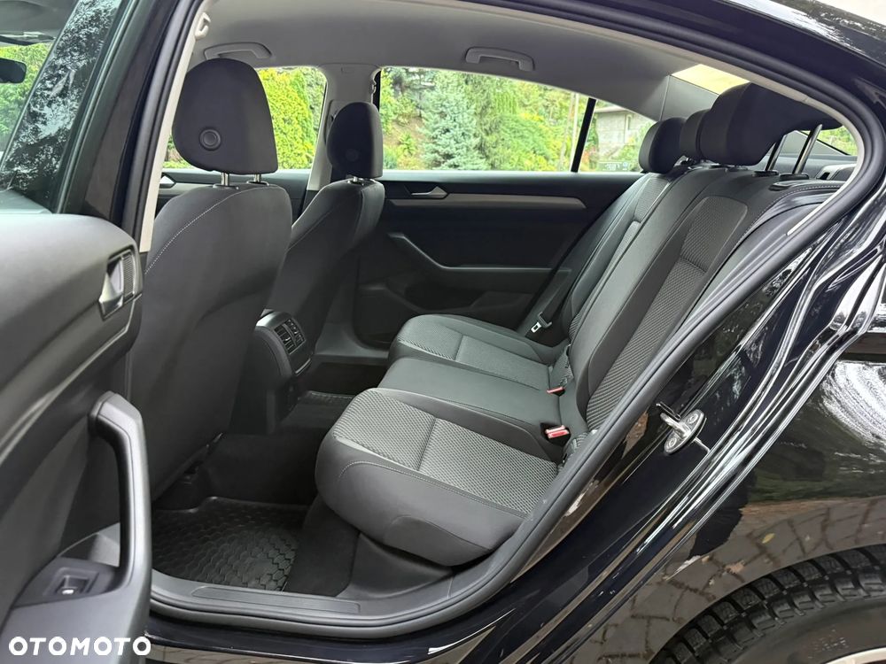 Volkswagen Passat - 8