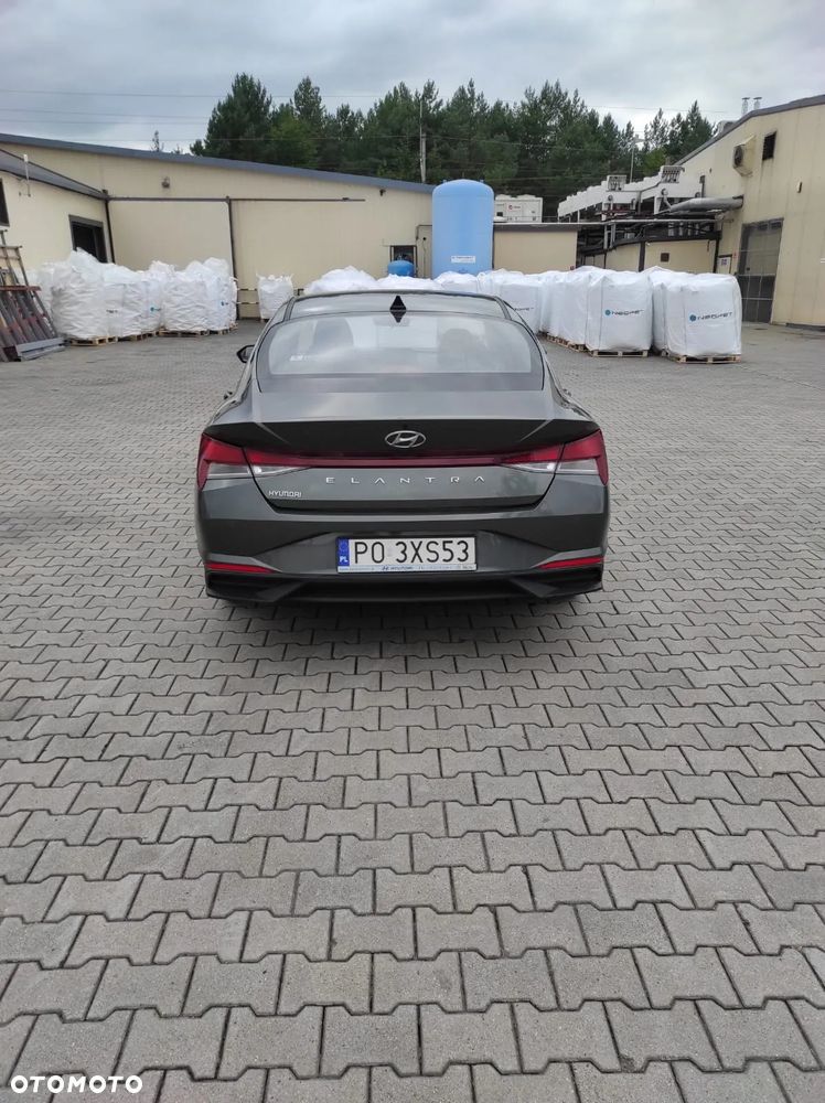 Hyundai Elantra - 8