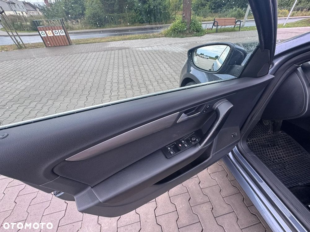 Volkswagen Passat - 32