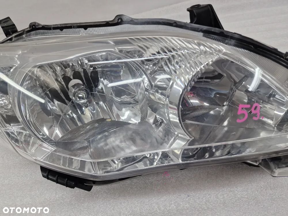 TOYOTA COROLLA E15 LIFT 10- PRAWA LAMPA PRZEDNIA PRZÓD  NR AUKCJI LL59 - 3