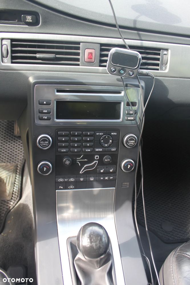 Volvo V70 2.4D Momentum - 24