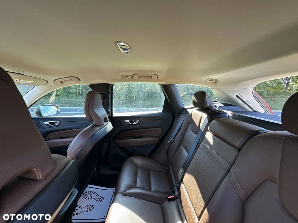 Volvo XC 60 B4 D AWD Geartronic Inscription - 28