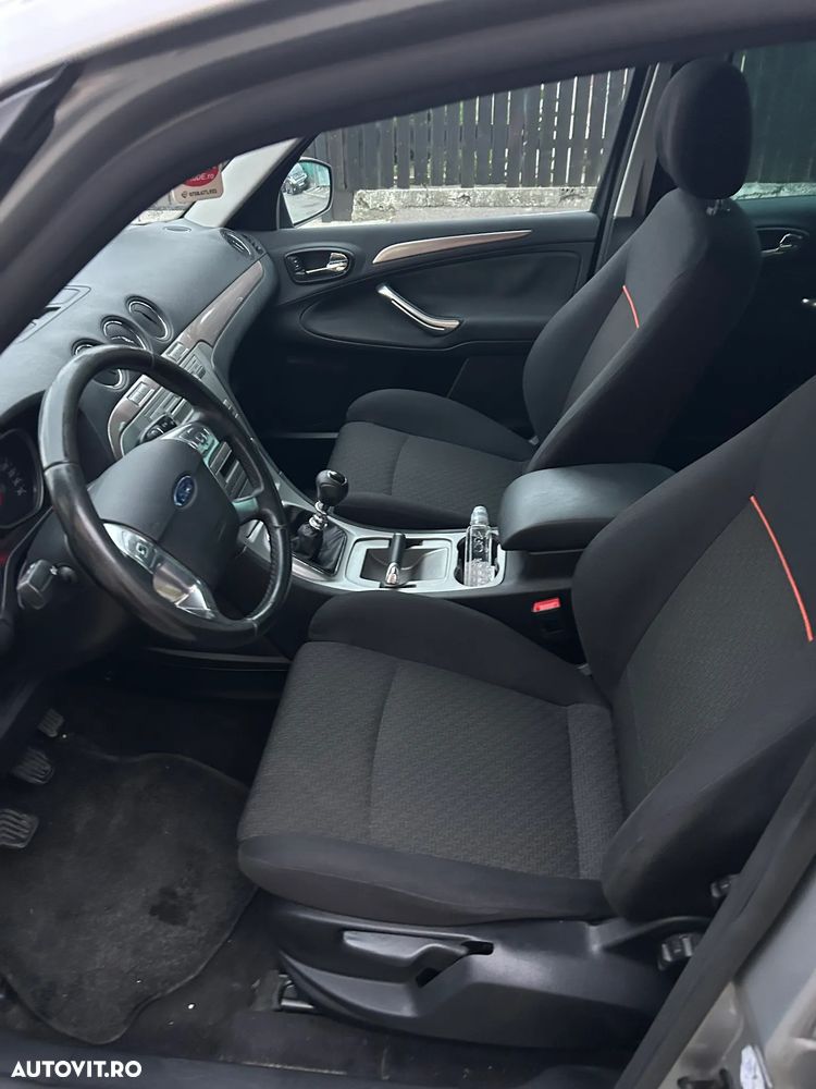 Ford S-Max - 8