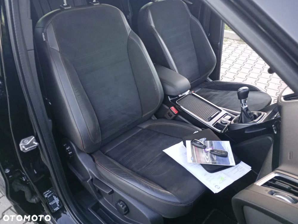 Ford Kuga 1.5 EcoBoost 2x4 ST-Line - 14