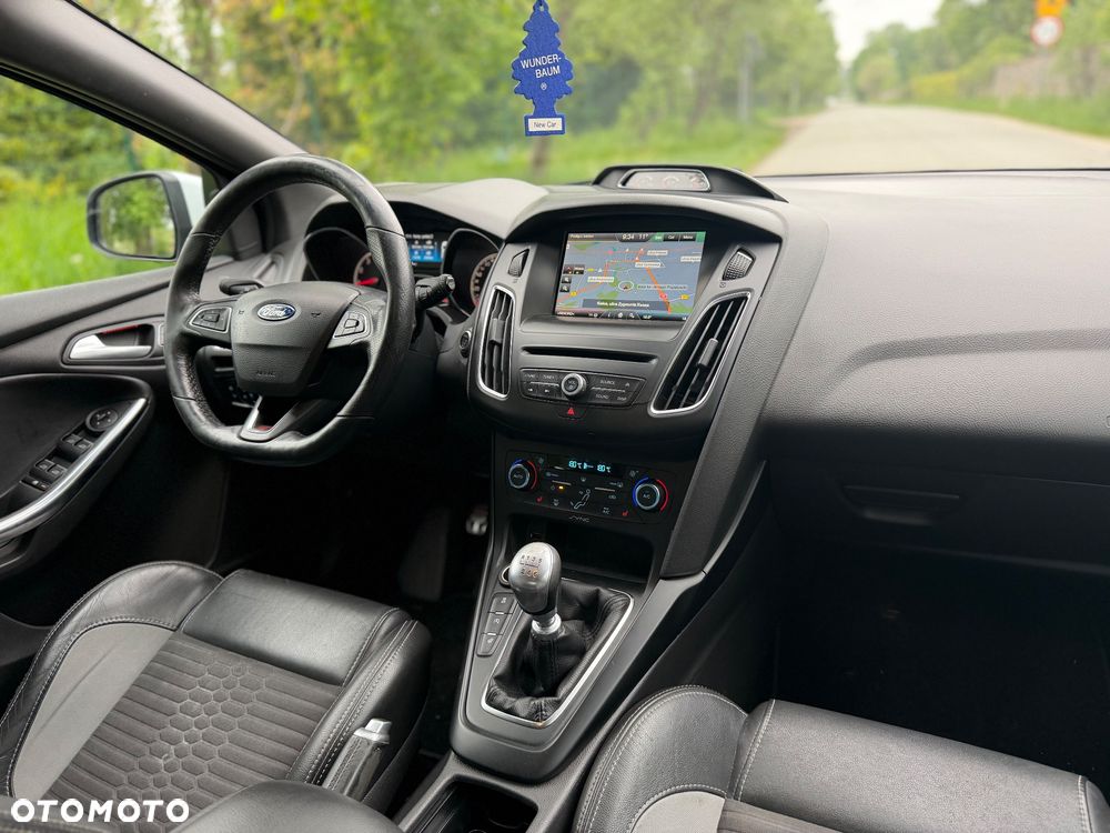 Ford Focus 2.0 EcoBoost ST mit Leder-Sport-Paket - 36