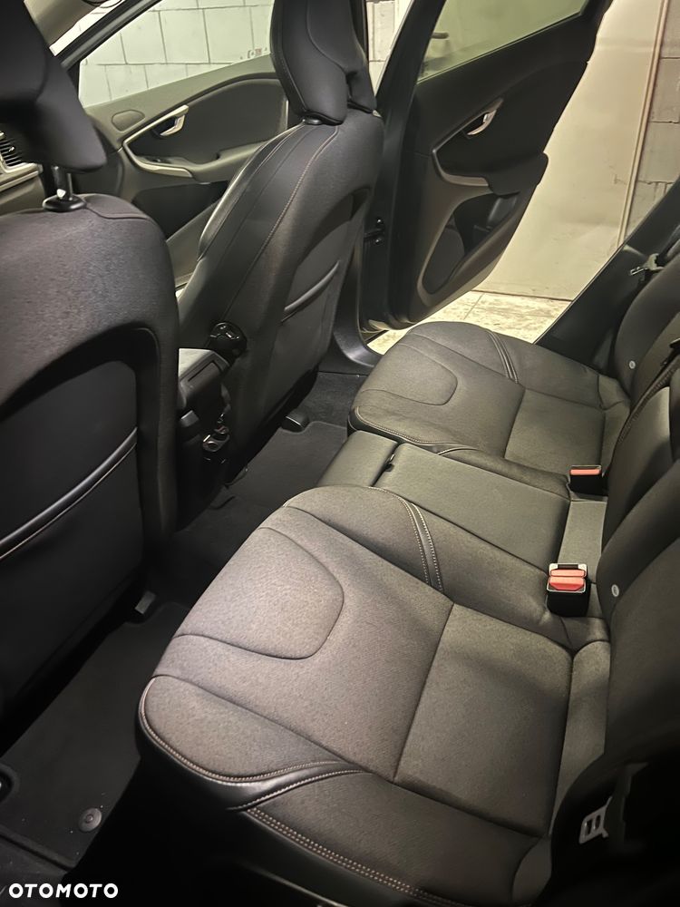 Volvo V40 T3 Drive-E Momentum - 16