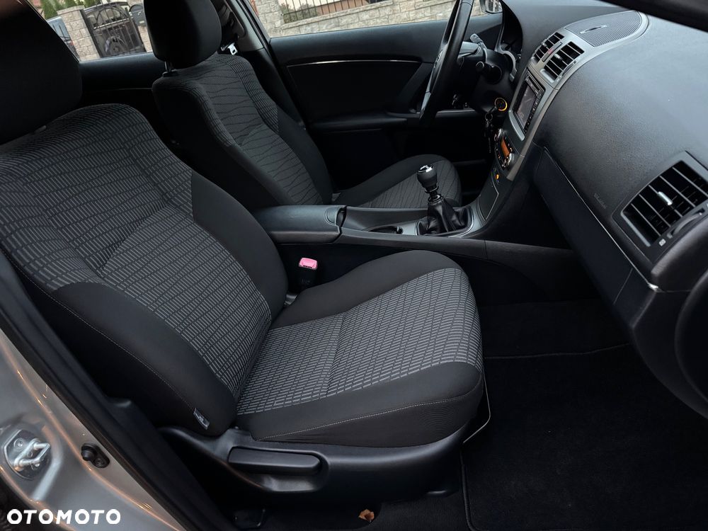Toyota Avensis 2.0 D-4D Sol Premium - 25