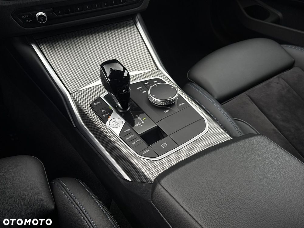 BMW Seria 3 330i xDrive - 16