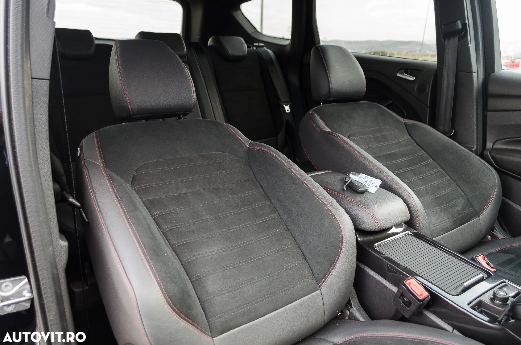 Ford Kuga 2.0 TDCi 4WD Powershift ST-Line - 11