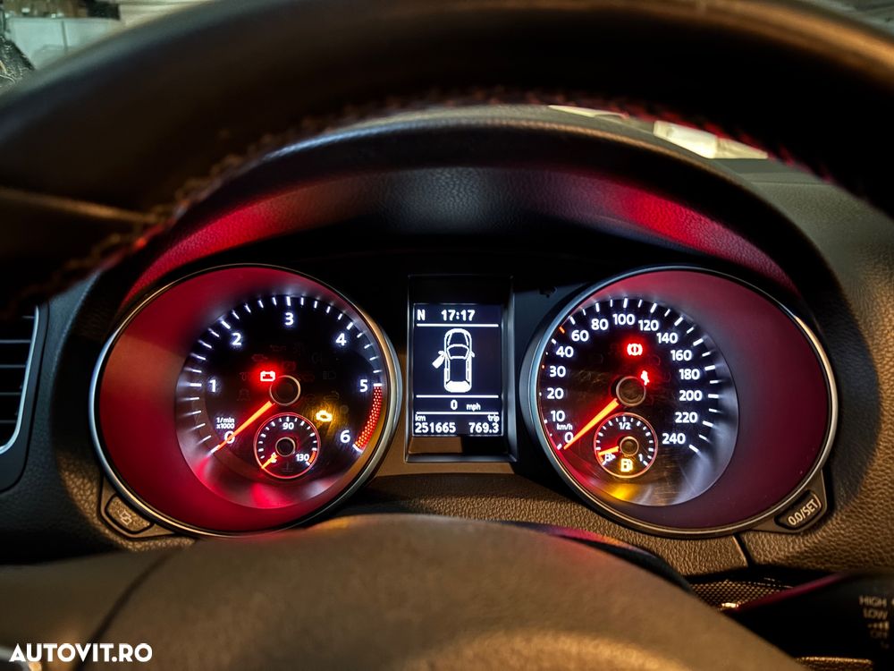 Volkswagen Golf 1.6 TDI DPF Style - 25