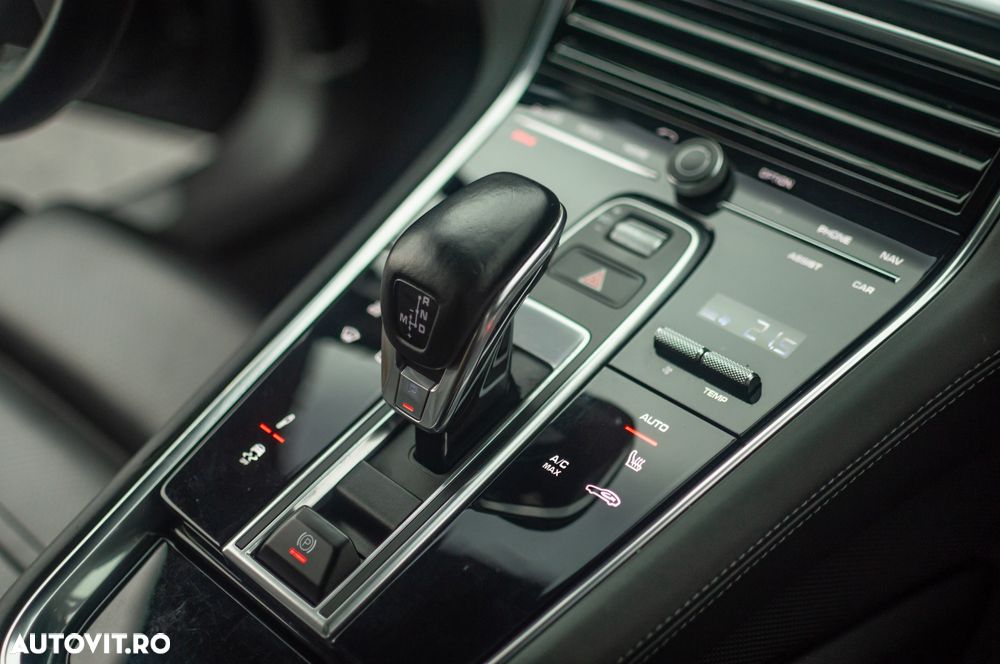 Porsche Panamera - 25