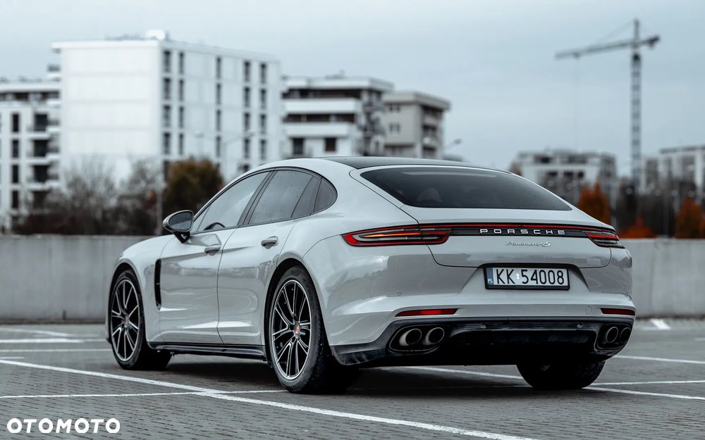 Porsche Panamera 4S - 4