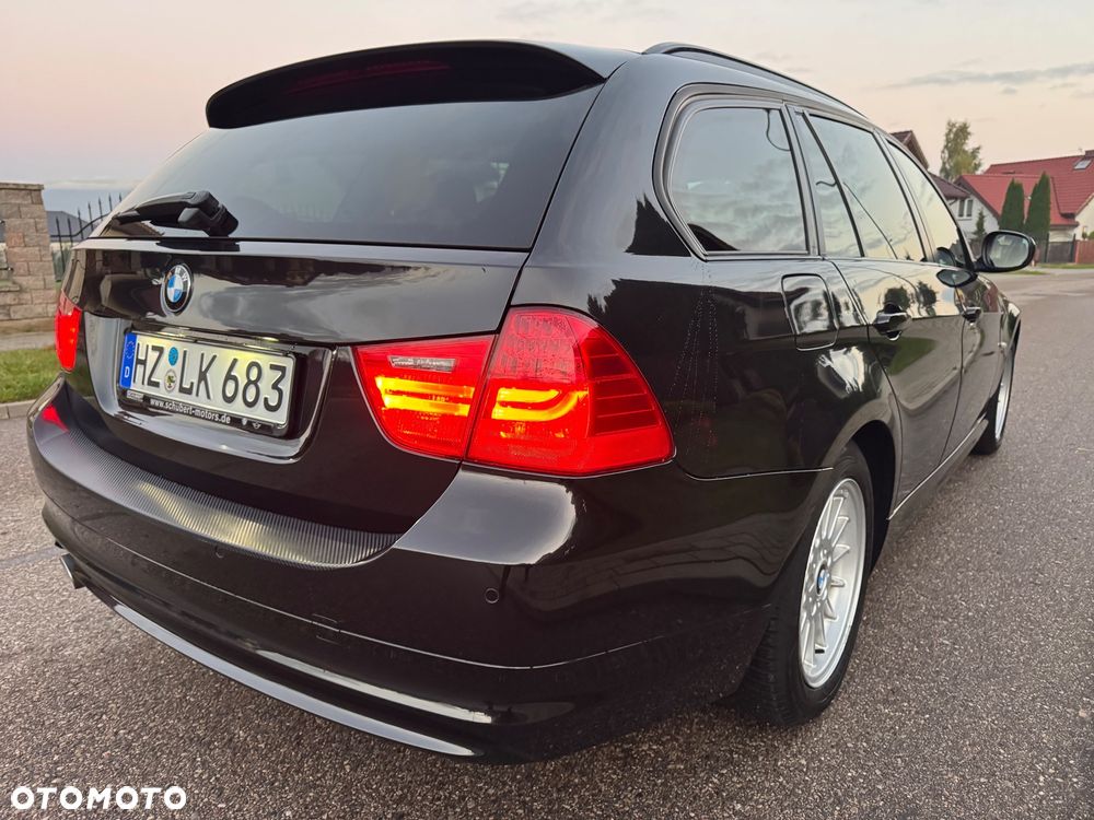 BMW Seria 3 320d Touring Sport-Aut Luxury Line - 16